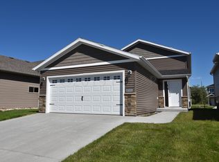 6110 14th St S, Fargo, ND 58104