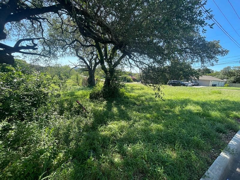 1st image of 700 S Rhomberg St