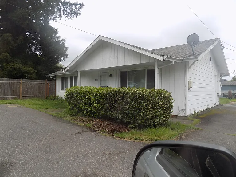 12020 SW Lincoln Ave — Photo 2
