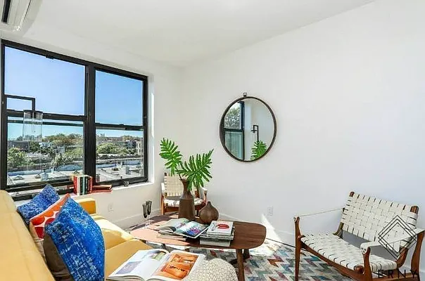 Rented by ERNY LLC | media 44