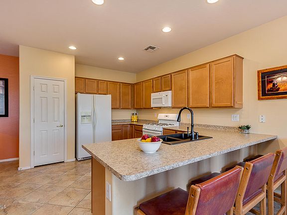 3rd image of 42043 W Dorsey Dr