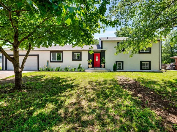 2236 S Crestway St, Wichita, KS 67218