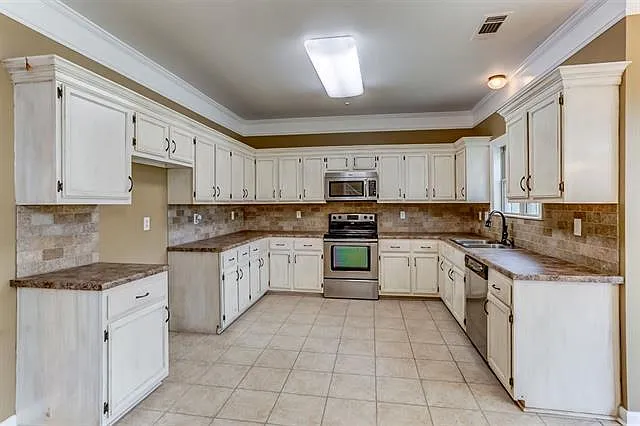 4440 Raleigh Lagrange Dr — Photo 3