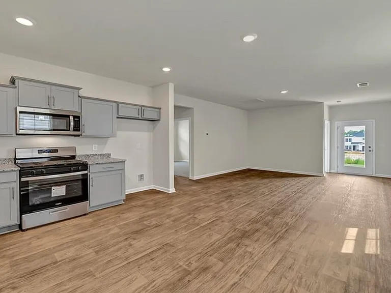 1273 Mosser Dr — Photo 3