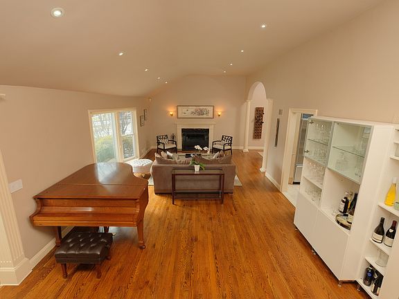 5th image of 228 Rogers Dr