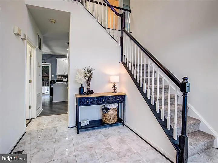 5 Regal Ct — Photo 4