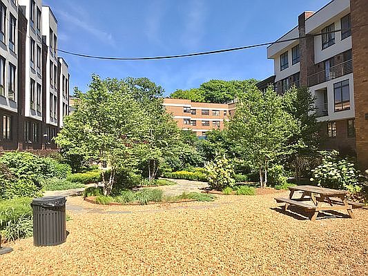 2nd image of 72 Maujer St #1D