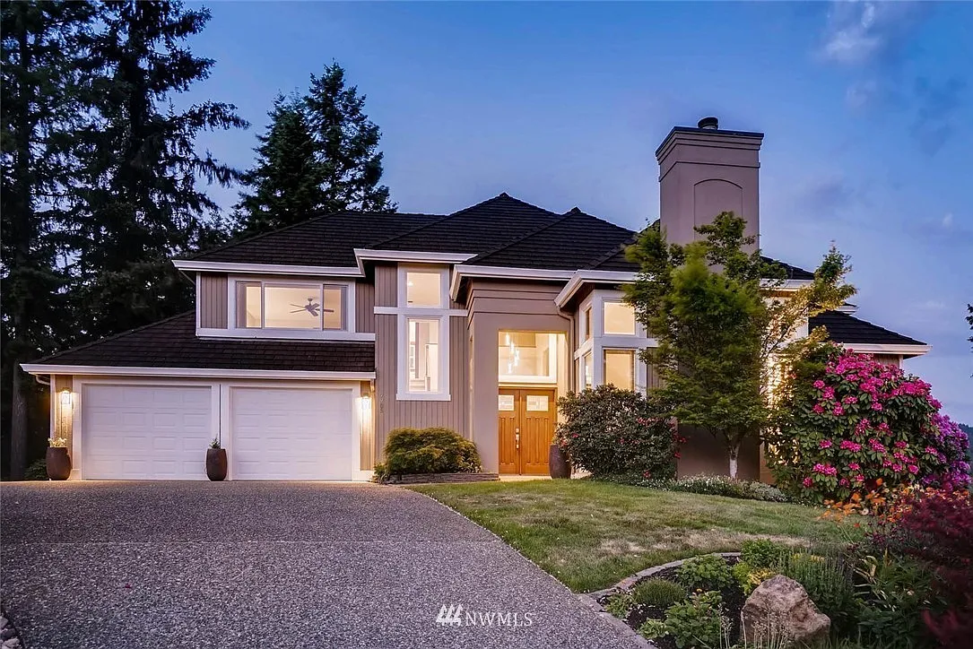 4 bed, 2.5 bath, 2480 sqft, $5,300 — Photo 1