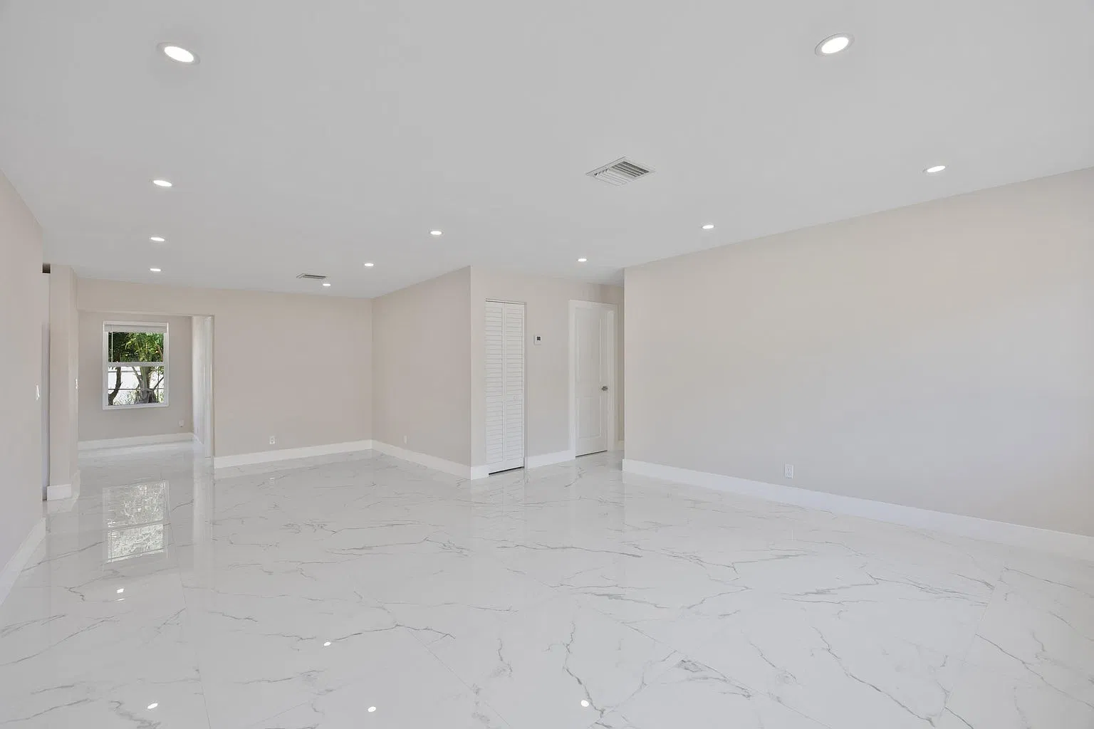 3 bed, 1341 sqft, $3,300 — Photo 2