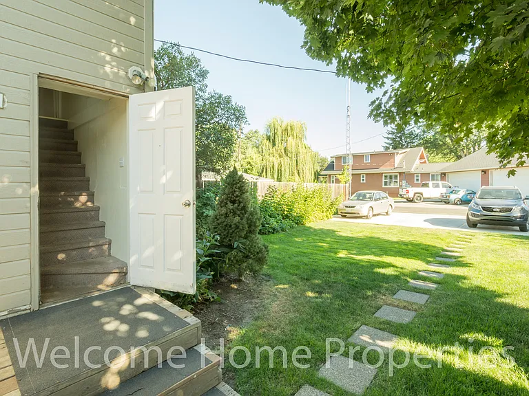209 SE 6th St — Photo 3