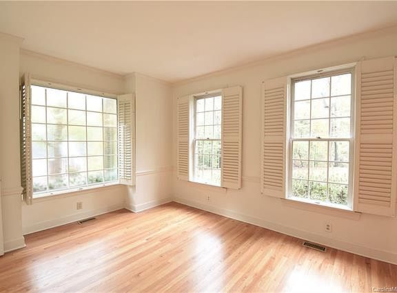 5th image of 3504 Sunningdale Ln