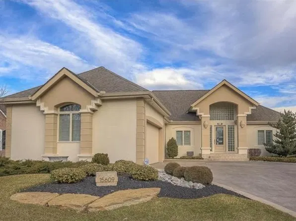 15609 Pawnee St, Overland Park, KS 66224