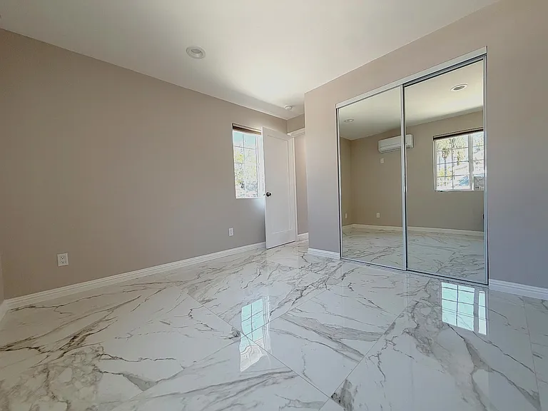 7443 Penfield Ave — Photo 9