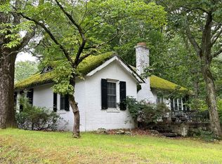 32 Hillside Rd, Stony Brook, NY 11790