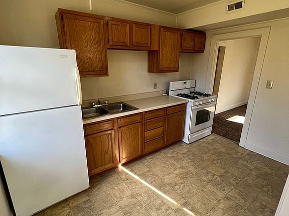 3rd image of 1829-1831 N Madison St #1829