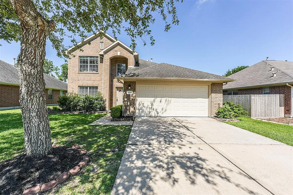 4 bed, 2.5 bath, 2119 sqft, $2,250 — Photo 1