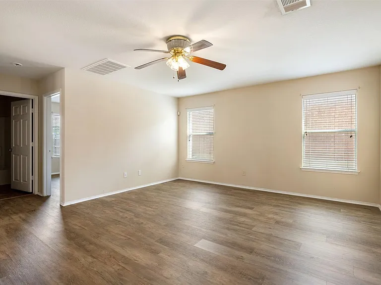 13405 Lismore Ln — Photo 6