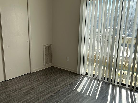 2nd image of 401 Woodland Ave APT 4