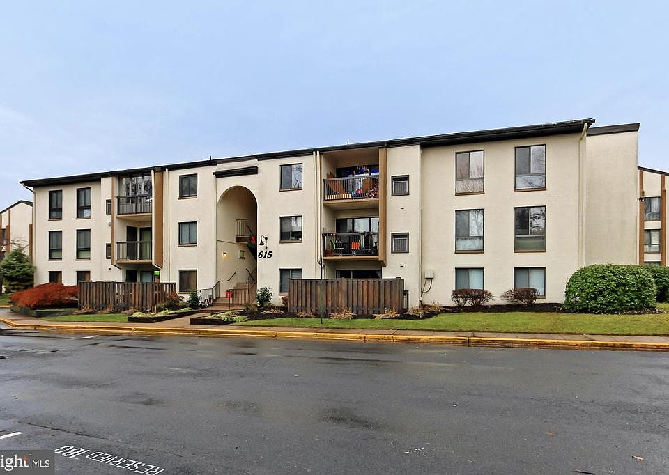 1st image of 615 Center St APT T2