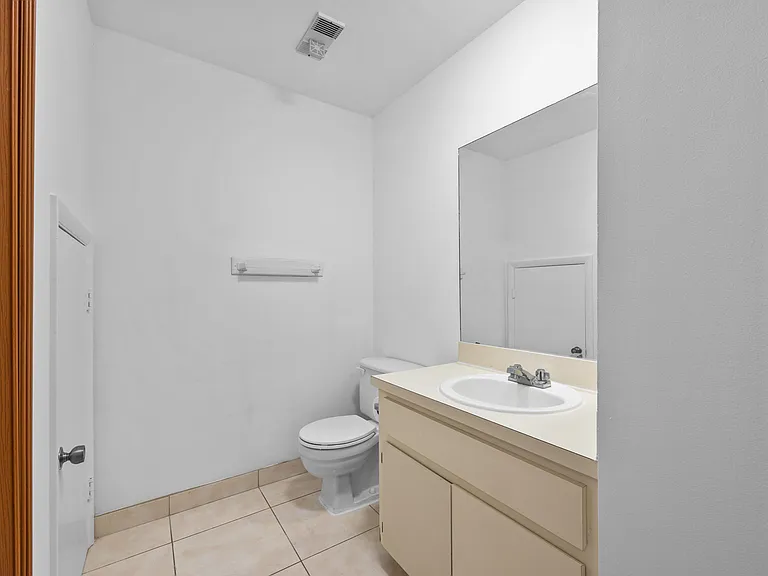 4211 Turnberry Cir #501 — Photo 8