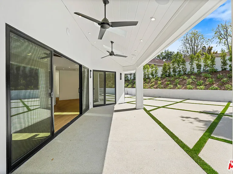 4097 Sapphire Dr — Photo 24