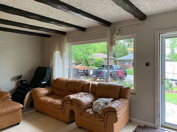 5th image of 9658 Twincrest Dr