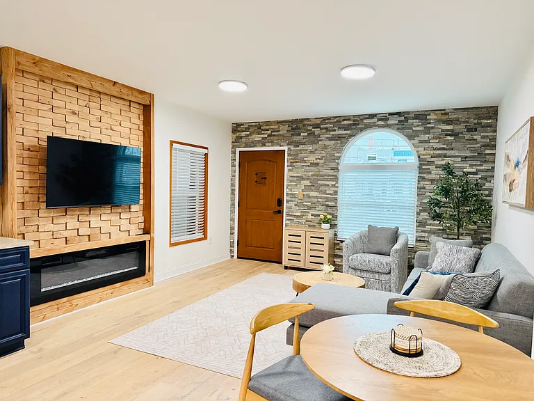 2504 E York St #1 — Photo 14