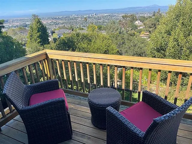1932 Oak Knoll Dr