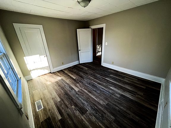 5th image of 721 Lakeside Ave