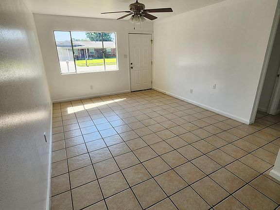 4th image of 3619 Meadowdale Dr