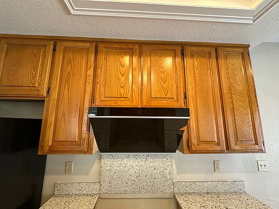 5th image of 1631 Valley Crest Dr