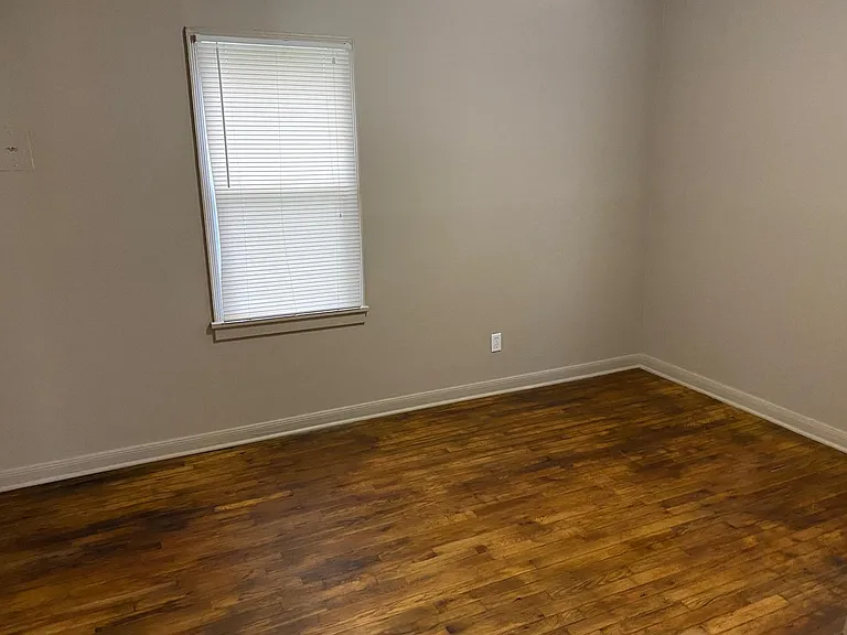 220 E Myrtle Dr — Photo 6