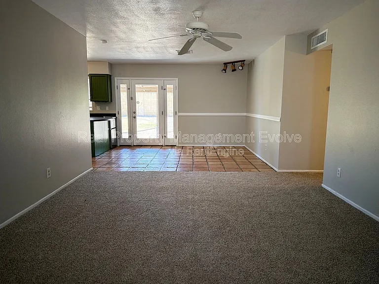 2401 W Fremont Dr — Photo 4