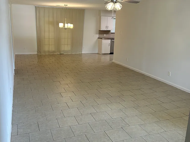 1604 Zapp Ln — Photo 2