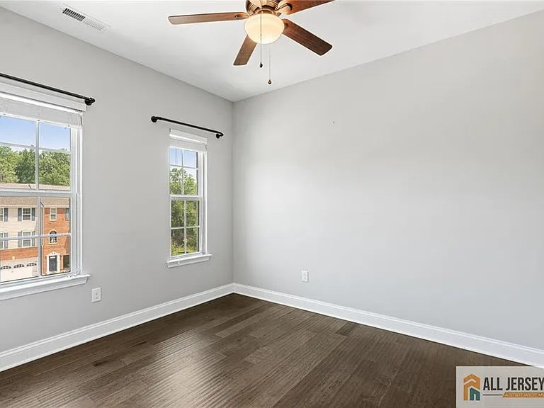 89 Isabelle Ct — Photo 19