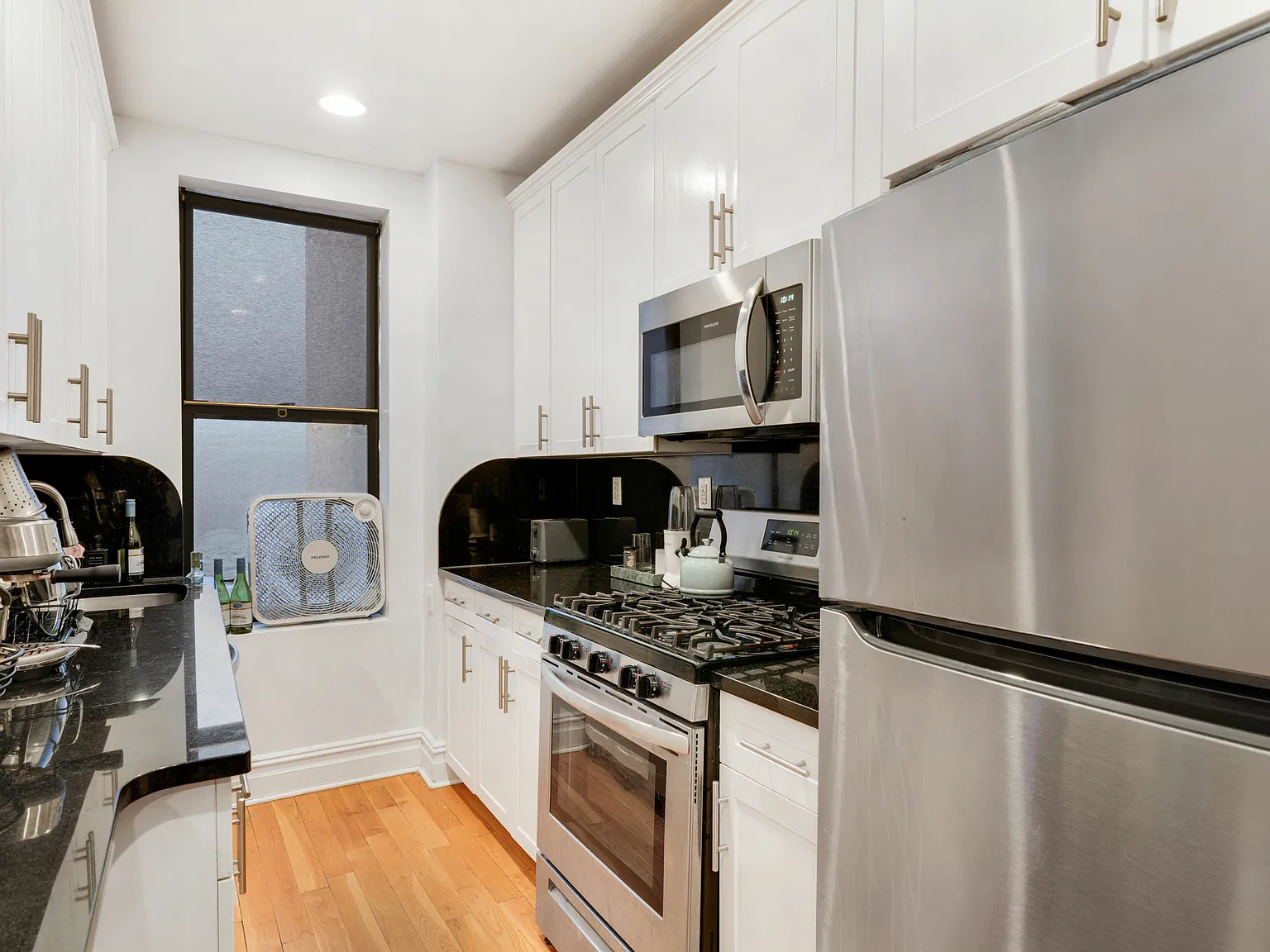 812 Riverside Drive — Photo 4