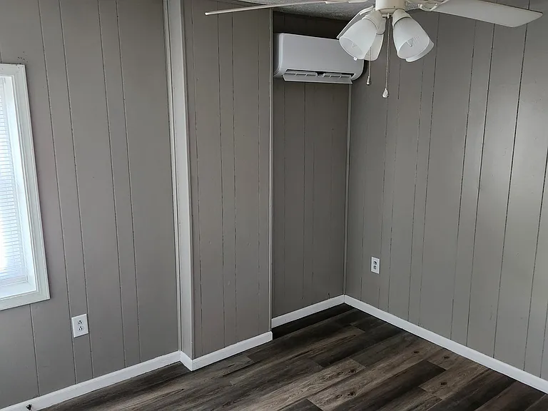 213 E Center St #B — Photo 11