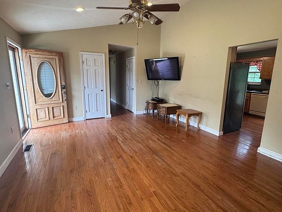 4th image of 2302 West Rd