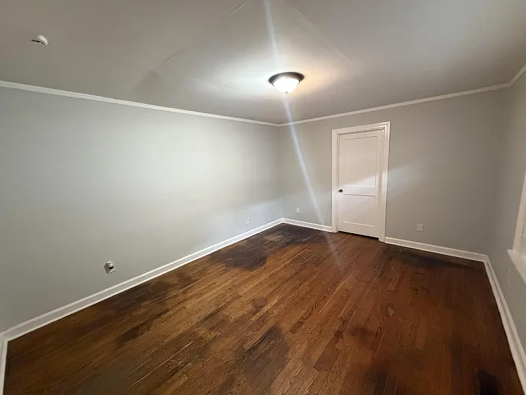 1746 Eldridge Ave — Photo 9