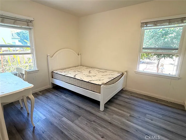 1023 E Thelborn St — Photo 11