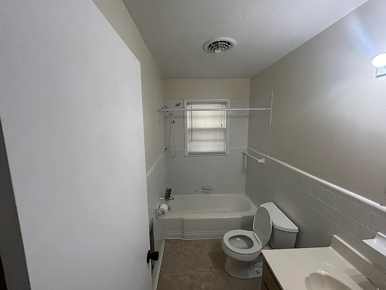 1005 Rose Ave — Photo 11