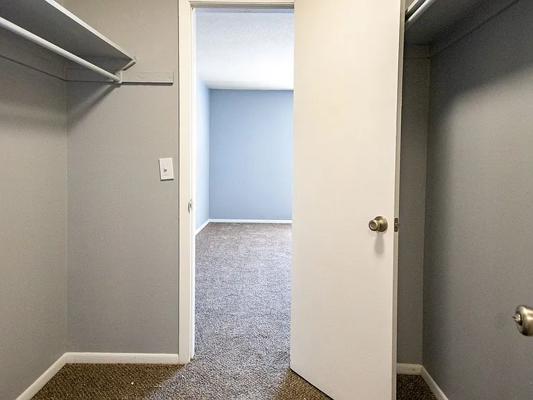 Coleman Place Apartments — Photo 16