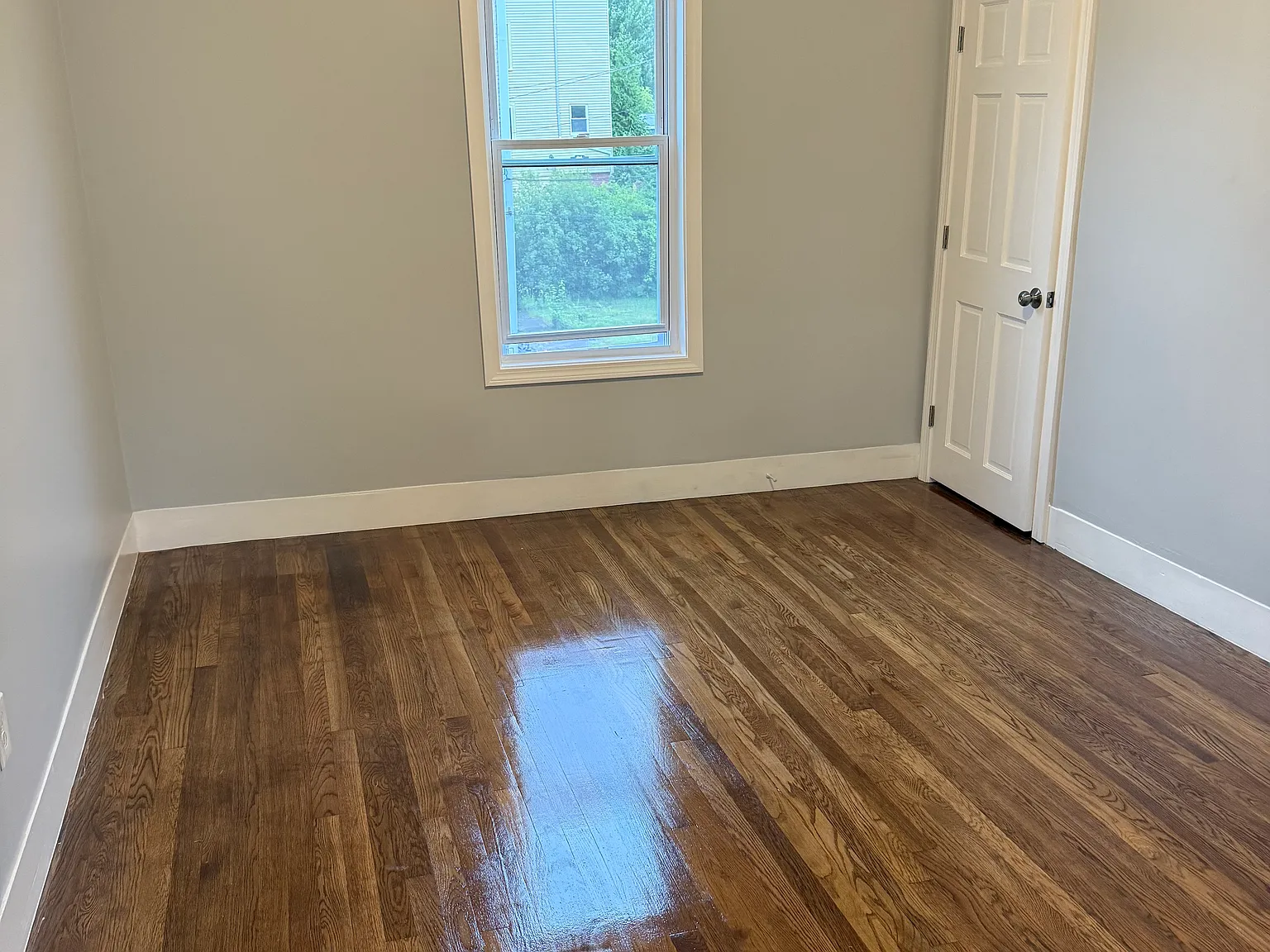3 bed, $2,375 — Photo 2