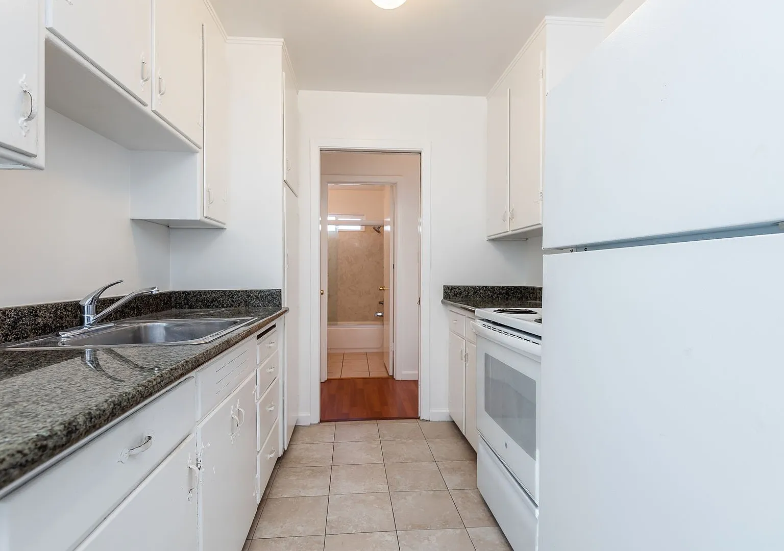 Sutter 2386 — Photo 4