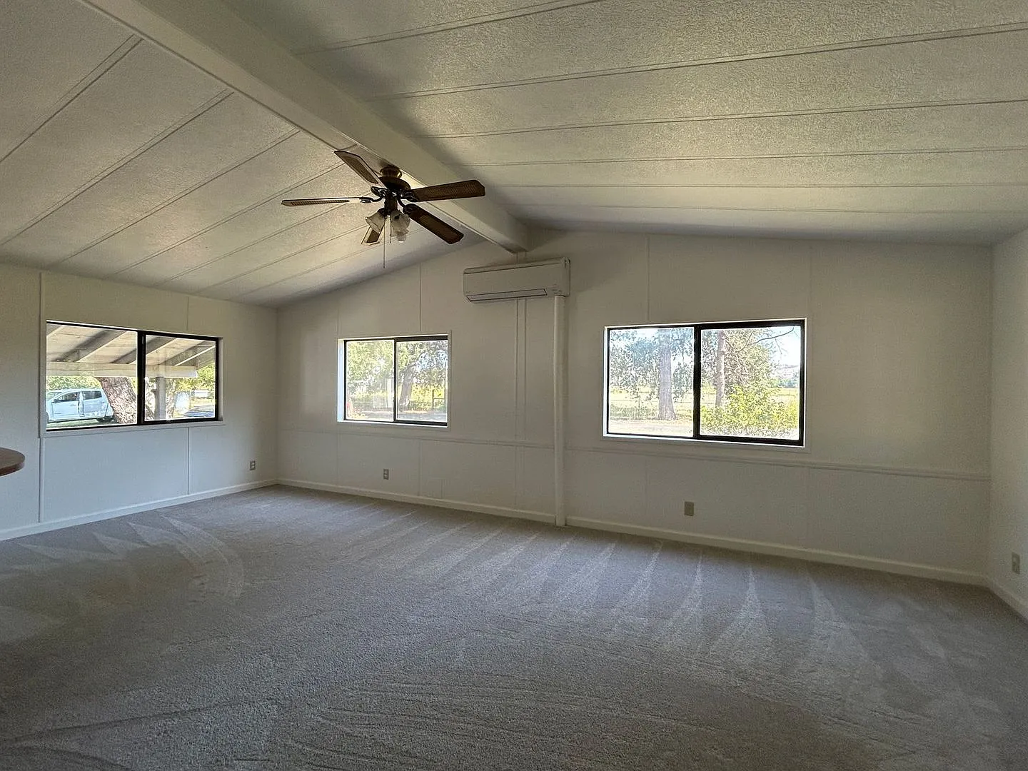 2 Bedroom 2 bath Home in Dairyville — Photo 2