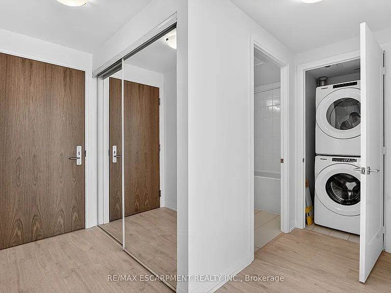 27 Korda Gate #2408 — Photo 4
