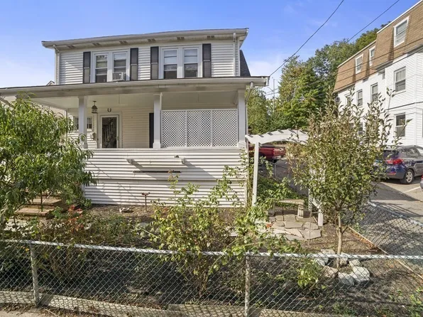 209-209 Centre Ct #213, Quincy, MA 02169
