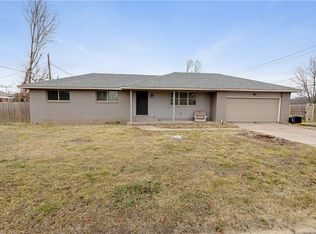 418 N 12th St, Rogers, AR 72756