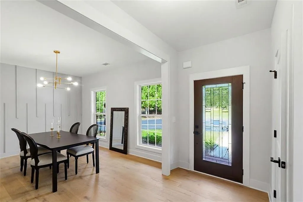 4 bed, 3.5 bath, 2299 sqft, $3,000 — Photo 2