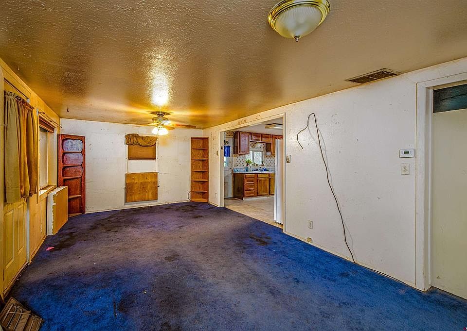 2nd image of 1515 Bluff Street